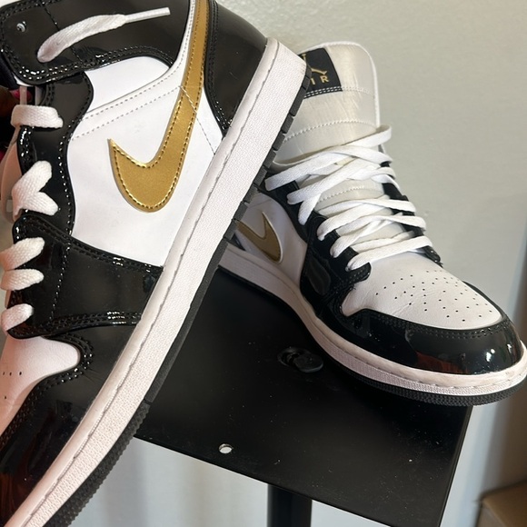 Air Jordan 1’s - Picture 6 of 9
